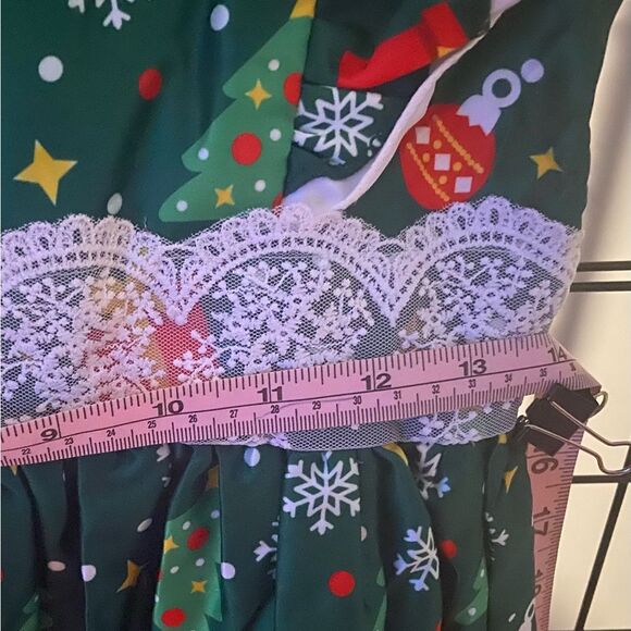 Girl’s sleeveless green dress with Christmas print and lace at the waist NWT - Picture 8 of 8